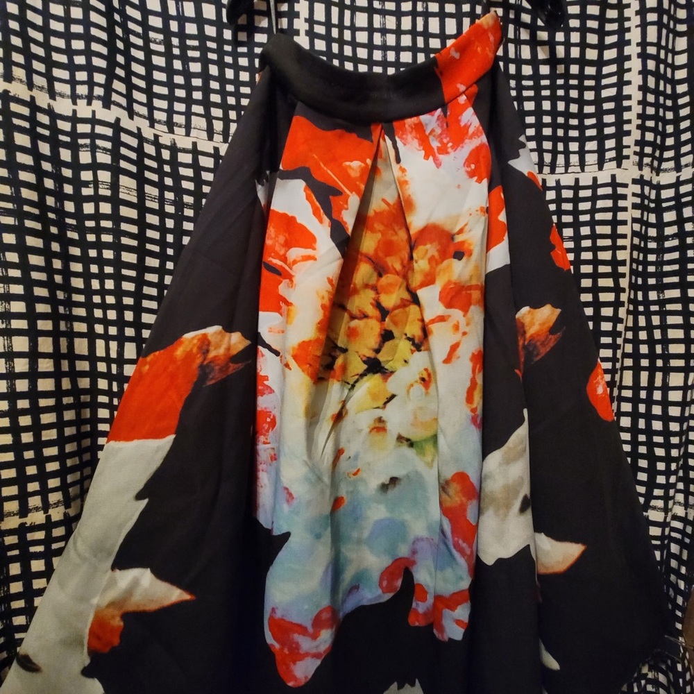 Floral print pleated maxi skirt.